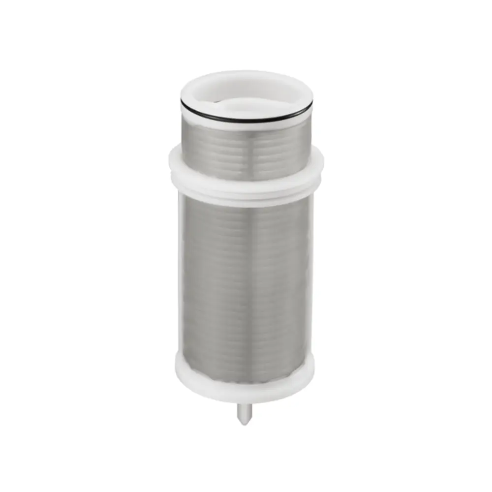 Filtereinsatz von Oventrop, zylindrische Form mit metallischem Filter und Kunststoffteilen, geeignet für Hauswasserstationen.